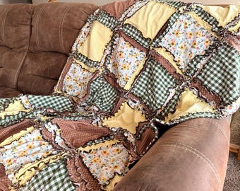 Sunflower Bedroom Rag Quilt | Twin Queen King Bedding | Yellow Floral Farmhouse Quilt | Handmade Cozy Bedspread Gift | Handmade Blanket