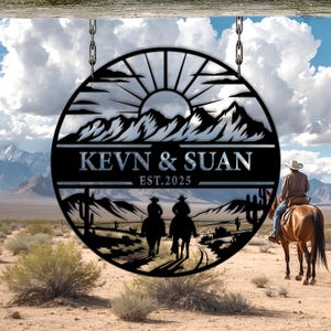 Letrero de metal personalizado de pareja del oeste, vaquero y vaquera de metal, decoración de rancho con montaña, letrero de pareja de vaqueros al atardecer, regalo para pareja
