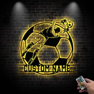 Placa de futebol personalizada, arte de parede de metal para goleiro de futebol, luz LED, presente para jogador de futebol, presente para ele, nome personalizado para criança, decoração de sala de jogos, placa de futebol