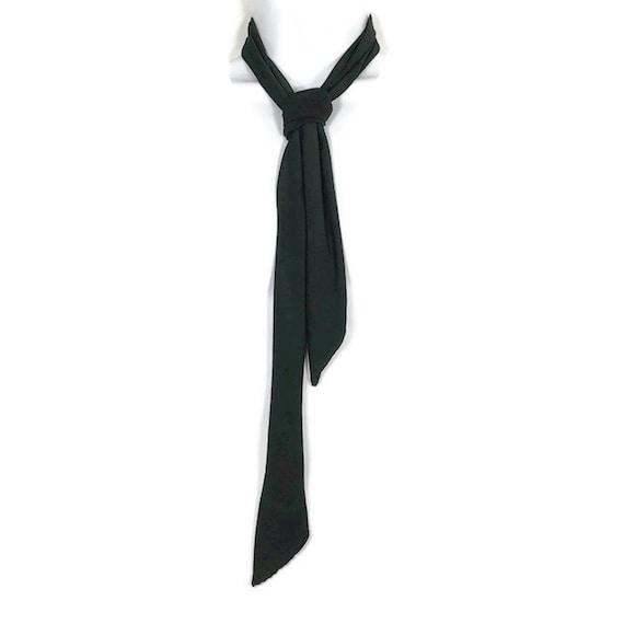 black skinny tie