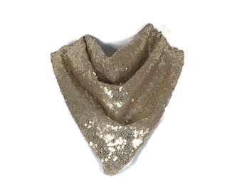 Bandana con paillettes dorate Bandana con paillettes dorate Bandana con paillettes Foulard con paillettes Cravatta con paillettes oro giallo Cravatta con paillettes Cravatta con paillettes Zoom