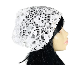 Berretto in pizzo bianco Cappello in pizzo bianco Cappello in pizzo gotico Cappello in pizzo gotico con teschio bianco Berretto in pizzo con teschio largo Berretto in pizzo con teschio largo