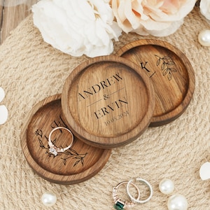Personalized Wedding Ring Dish, Custom Round Wood Ring Dish, Engagement Ring Holder, Wedding Gift, Anniversary Gifts, Gifts for Newlywed