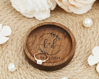 Custom Round Wood Ring Dish, Personalized Wedding Ring Dish, Engagement Ring Holder, Wedding Gift, Anniversary Gifts, Gifts for Newlywed