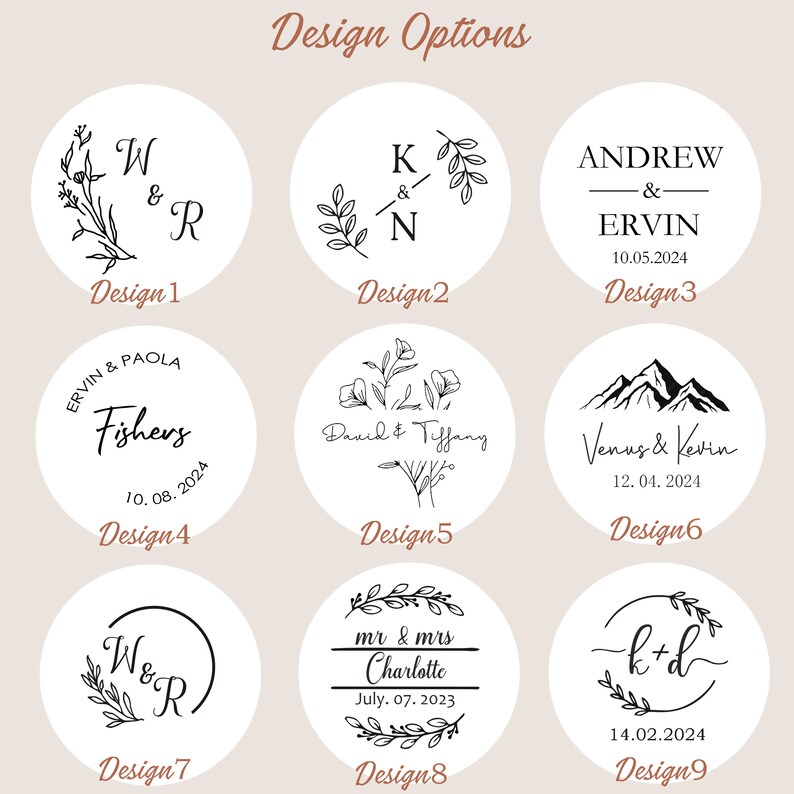 Peut inclure: Neuf designs diff&eacute;rents pour des faveurs de mariage ou de fian&ccedil;ailles. Chaque design pr&eacute;sente un graphisme unique, comme une couronne de fleurs, des montagnes ou des initiales, ainsi que les noms du couple et la date du mariage.