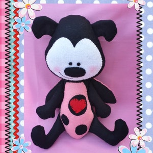 May include: A 13-inch felt ladybug pattern with black legs, a pink body, and a red heart. The pattern is available for download on the website www.kattekopje.com.