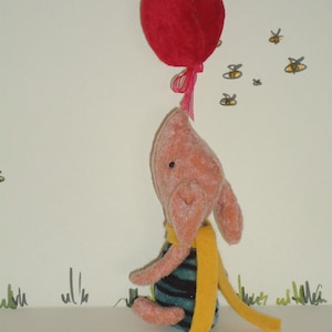 PDF E pattern 4 inch piggy and balloon Shepard style