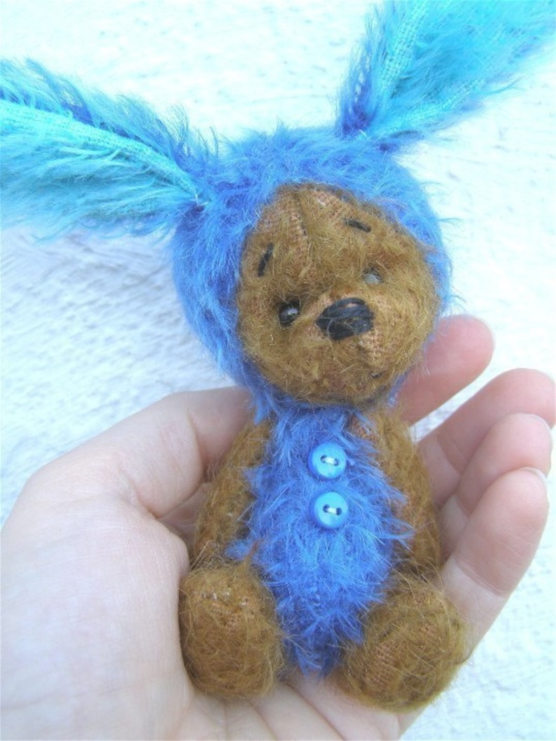 BloohBun E pattern 4.25 inch bunny bear image 1