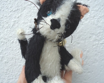 7 inch PDF E pattern of a scruffy tuxedo cat named Socks