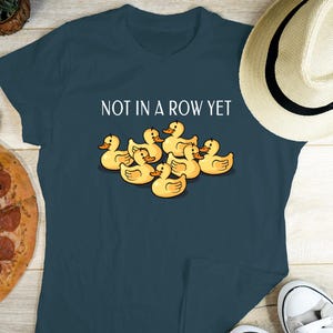 Lustige Ente in einer Reihe Shirt, Snarky Enten, psychische Gesundheit T-Shirt, süßes Tier, nicht in einer Reihe, Gummienten, Geburtstag T, Frauen Geschenk, Organisation