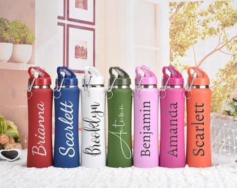 刻印入りウォーターボトル（ストロー付き）、パーソナライズされた子供用断熱ウォーターボトル、刻印入り名前入りウォーターボトル、スポーツ愛好家へのギフト、新学期ギフト
