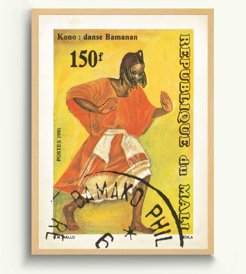 Pu&ograve; includere: Un francobollo giallo e arancione con un'illustrazione in nero e rosso di una persona che balla. Il francobollo riporta la scritta "150f" e "REPUBLIQUE du MALI".