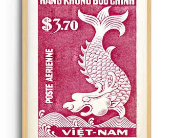 Op de afbeelding: Een vintage Vietnamese postzegel in rood en wit met een witte vis die uit het water springt. De zegel heeft de tekst "HÀNG KHÔNG BƯU CHÍNH" en "$3.70" in de linkerbovenhoek en "POSTE AERIENNE" en "VIỆT-NAM" in de linker- en rechterbenedenhoek.