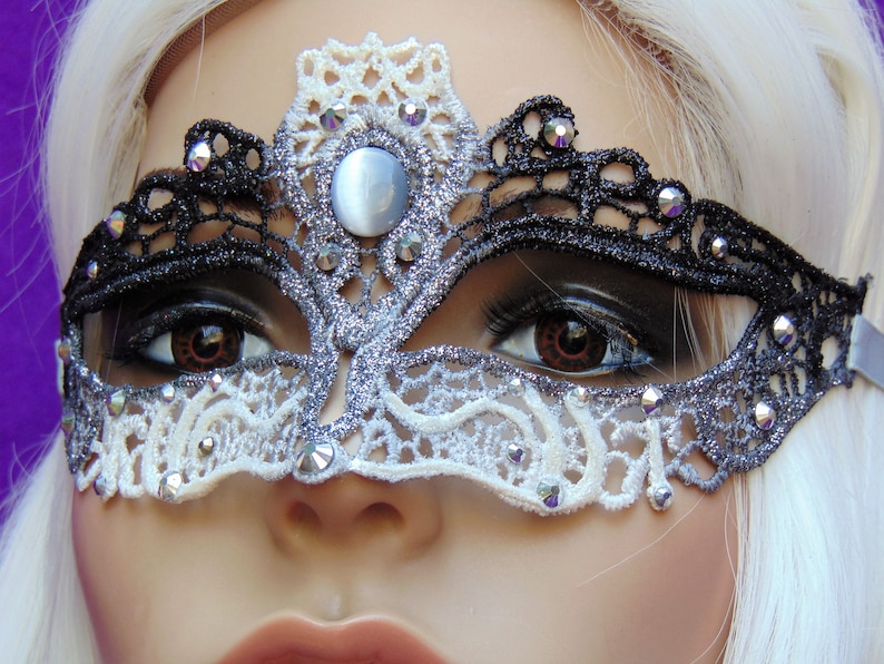 A Song of Magic and Time ombre lace rhinestone mask