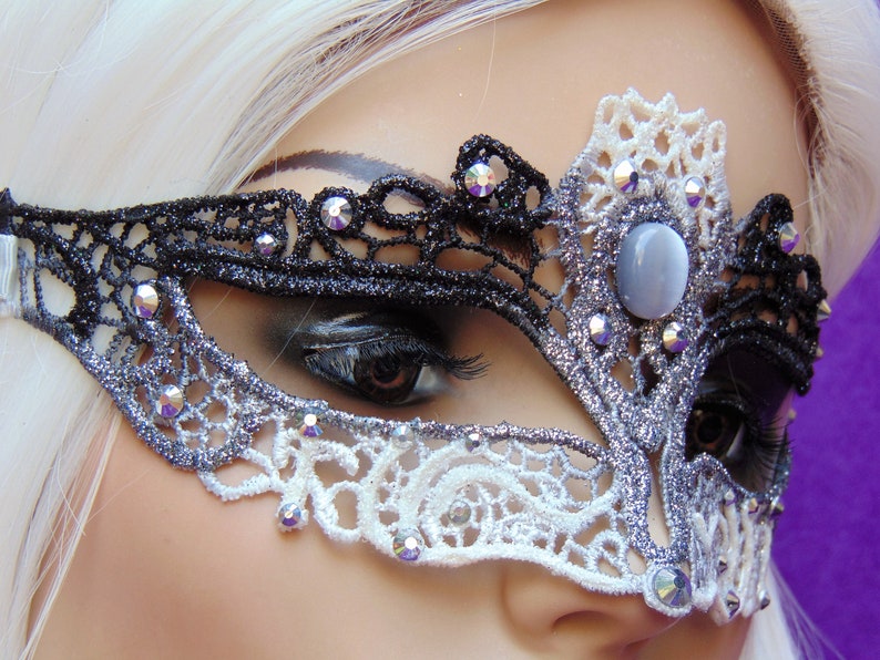 A Song of Magic and Time ombre lace rhinestone mask