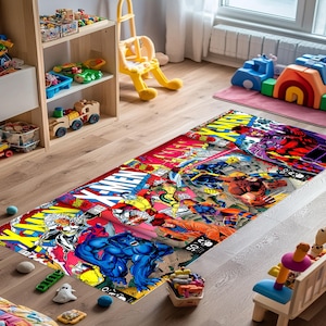 Può includere: Un tappeto colorato con un'immagine in stile fumetto dei personaggi degli X-Men. Il tappeto è rosso, giallo, blu e verde con un contorno nero. I personaggi stanno combattendo e le parole "X-Men" sono stampate in grandi lettere sul tappeto.
