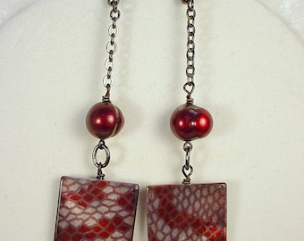 Pendant Earrings with Freshwater and Mother of Pearl on Gunmetal Chain