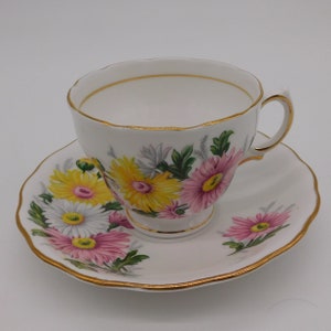 Vintage 1962 Royal Vale Bone China, Teacup and Saucer, Yellow, Pink, White Flowers, Made in England  (H35)