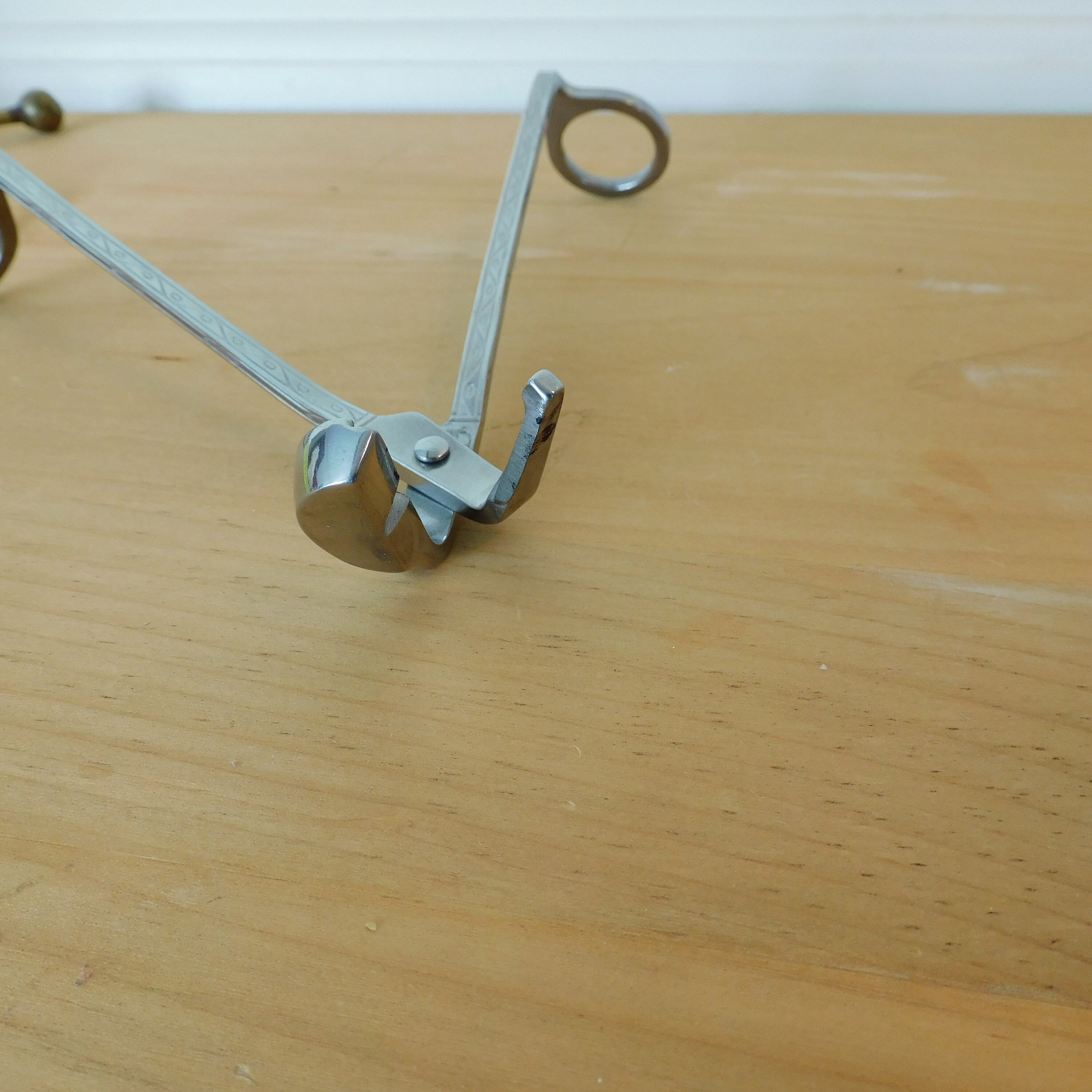 Vintage Clean Cut Candle Wick Cutter, Pretty Design (M86)
