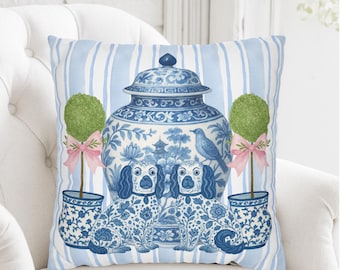 Chinoiserie Boxwood Topiary Kissenbezug, Grandmillennial Dekokissenbezug, Blau weiße Staffordshire Hunde, Ingwerglas, gestreiftes Kissen, Geschenk
