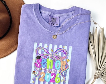 Camiseta Comfort Colors© Senior Class of 2026, regalo de graduación para ella, camiseta colorida para estudiantes de último año.