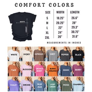 Peut inclure: Un t-shirt noir avec l'inscription "COMFORT COLORS" en haut. L'image affiche un tableau des tailles avec des mesures en pouces et une palette de couleurs avec des couleurs de chemises vari&eacute;es.