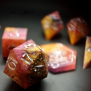 Sunburst - 8-delige handgemaakte hars Dungeons and Dragons-dobbelstenenset