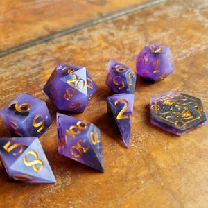 Ursula&#39;s Bounty - 8-delige handgemaakte hars Dungeons and Dragons-dobbelstenenset