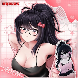 Puede incluir: Una ilustración de estilo anime de un personaje con cabello negro largo en una coleta, usando gafas de montura negra y un pequeño lazo rojo. El personaje viste una camiseta sin mangas negra y un cárdigan rosa. El logo de Roblox y el nombre ALIN son visibles.