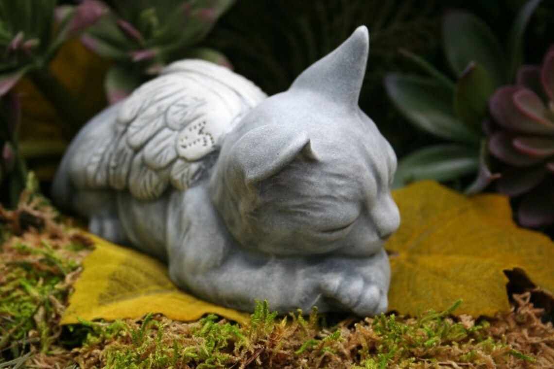 cat statue with butterfly