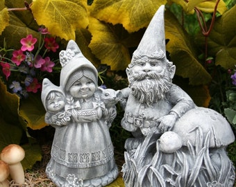 Gnome Family - Mr & Mrs Gnome Show Off  Baby Garden Gnome and Pet Mouse