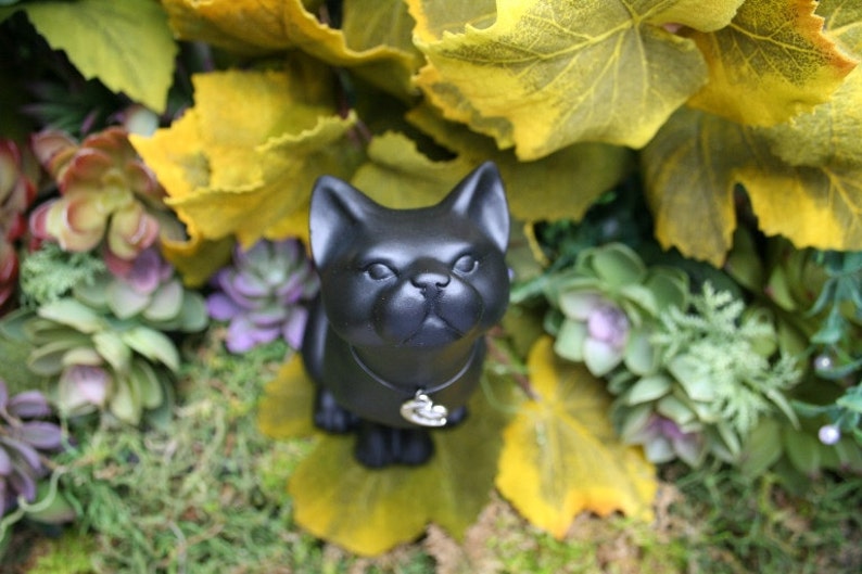 Moon Gazing Cat Lucky Lunar Black Cat Sculpture Concrete Garden Decor image 4