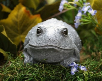 Toad Garden Art - Concrete "Butt Toad" Statue Handmade Cement Frog Sculpture