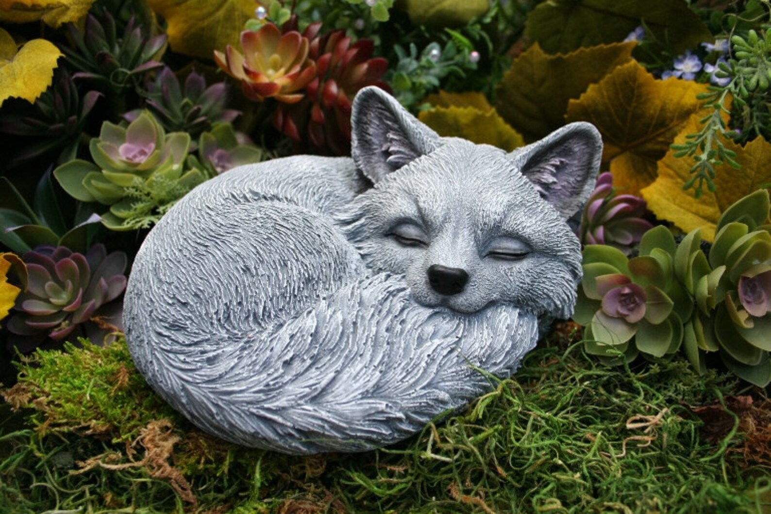 gray fox statue