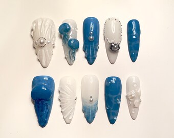 Y2k stiletto Handbemalte Presse auf den Nägeln | Meeresthema Nägel, Quallen benutzerdefinierte Press Ons - Blau weiße Muschel Sommernägel