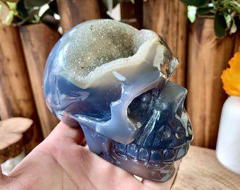 Natural Agate Geode Crystal Skull Carving, Hand Carved Druzy Crystal Skull Sculptures Home Decor, Healing Crystals Gift.