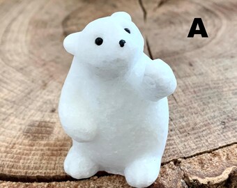 2.4インチの天然翡翠のシロクマの彫刻、クリスタルの白いクマの置物の
