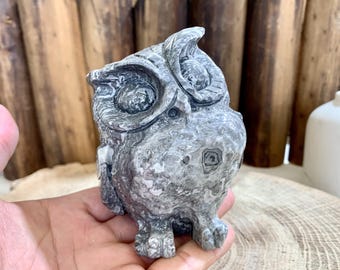 3.2インチ天然グリーン翡翠フクロウ彫刻、クォーツクリスタルフクロウ