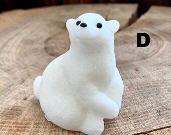 2.4インチの天然翡翠のシロクマの彫刻、クリスタルの白いクマの置物の 