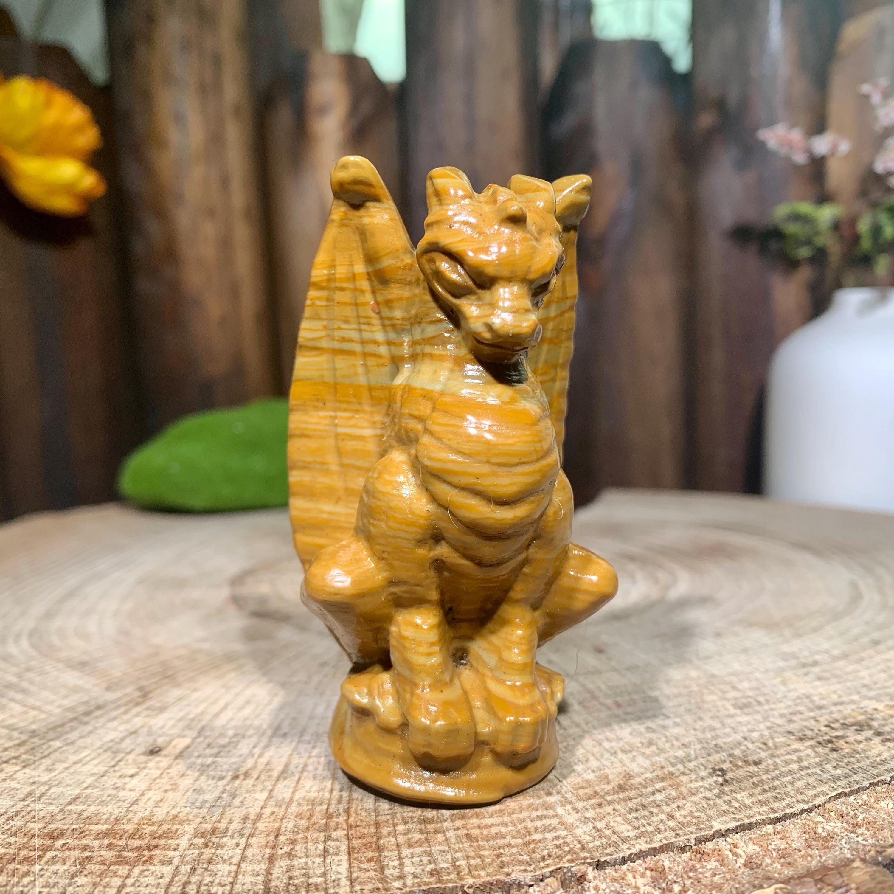 翡翠のドラゴン置物 クリスタルボール付き 3.2 インチの天然翡翠