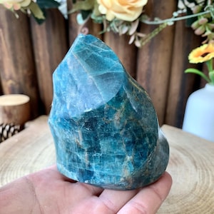 Natural Apatite Flame Fire Carving, Hand Carved Blue Crystal Figurine, Gemstone Home Decor, Healing Crystal Ornament.