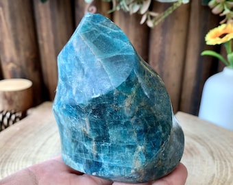 Escultura de fogo em chama de apatita natural, estatueta de cristal azul esculpida à mão, decoração de casa com pedras preciosas, ornamento de cristal curativo.