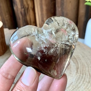 Gorgeous! Natural Smoky Quartz Rainbow Heart, Healing Crystal Gifts for Lover, Hand-Carved Crystal Home Decor.Random 1PC