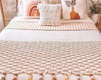 Caminho de cama em macramê feito à mão, 200 cm a 240 cm | Cachecol de cama boho com cordão de algodão e franjas | Decoração boho natural para quarto | Opção de cor de franja personalizada