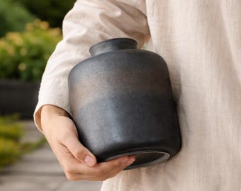 Handmade Ceramic Tea Jar Minimalist Kitchen Storage Canister with Airtight Sealing Lid