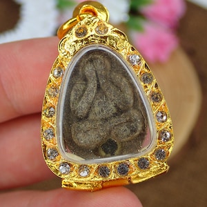 Phra Pidta Thai amulet Rare Charm Buddhism Talisman Monk Pitta Closed Eyes Small Buddha amulet Collectible