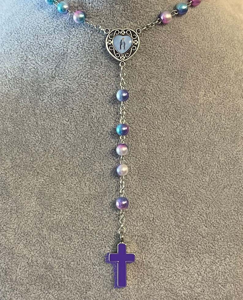 Pastel Purple Rosary Necklace Urn image 3