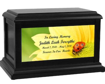 Urna de cremación con forma de mariquita y girasol