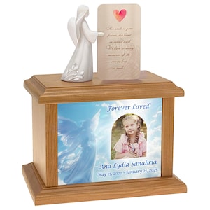Urne pour enfant Poème Keep The Memory® So Many Memories - Urne photo fabriquée à la main en bois dur - Option carte commémorative et porte-cartes Ange