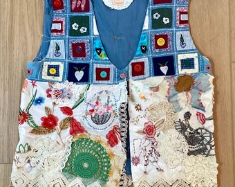 VEST met hartjesknopen voor ambachtslieden - Wearable Art Fabric Collage - Patchwork Crazy Quilt Linens ~ Random Scraps Bright Colors - my Bonny